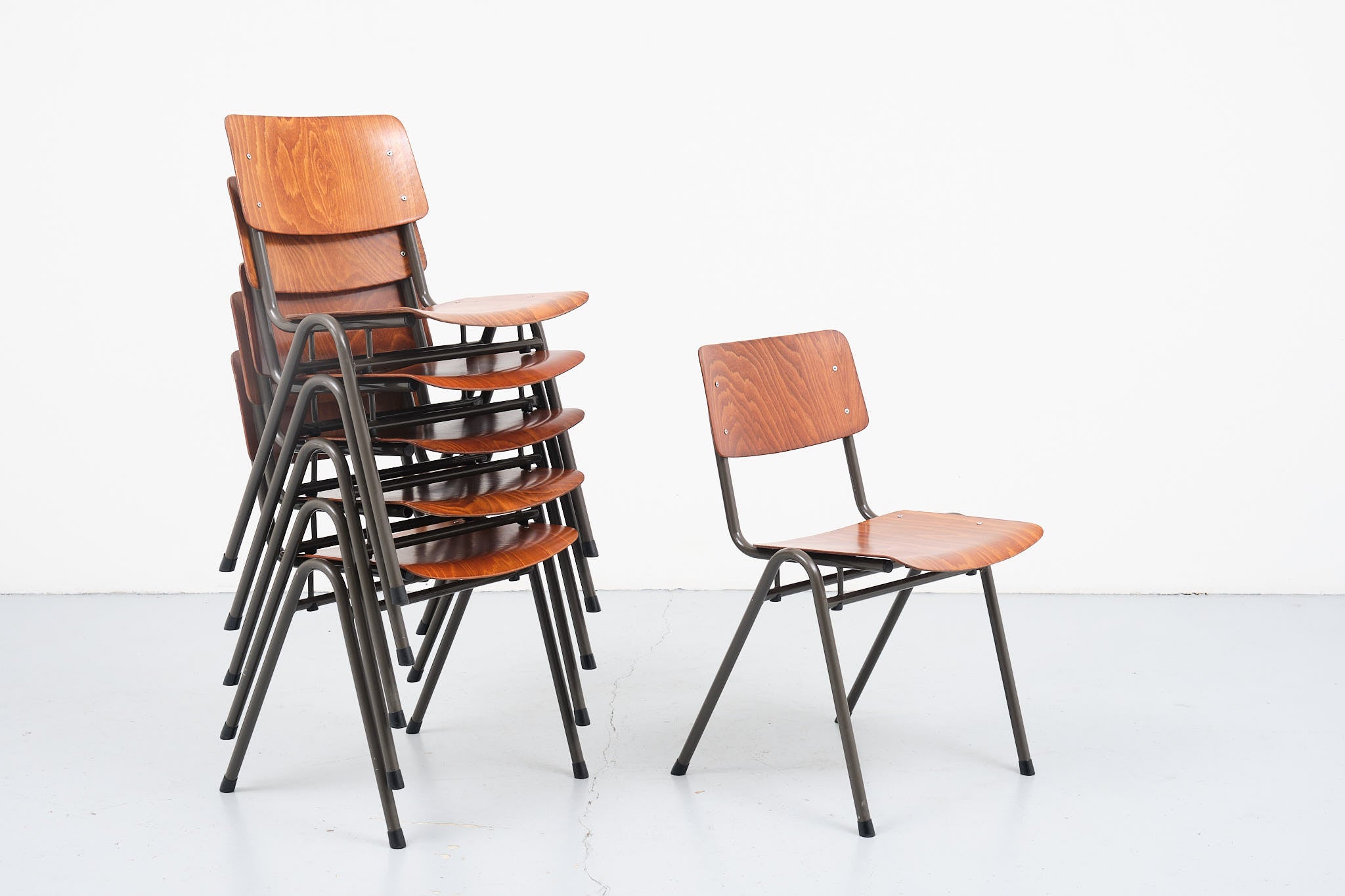 Eromes F4 oak chair