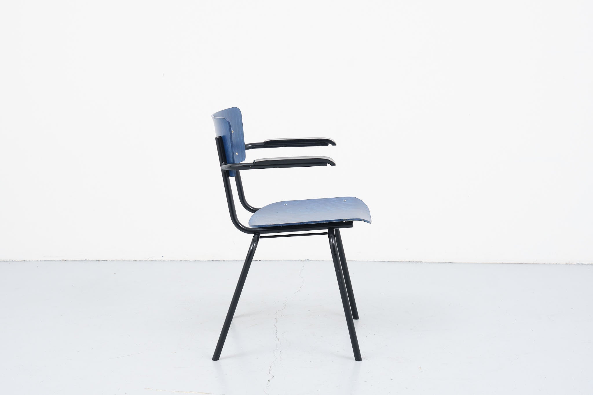 Chair with blue vintage armrests