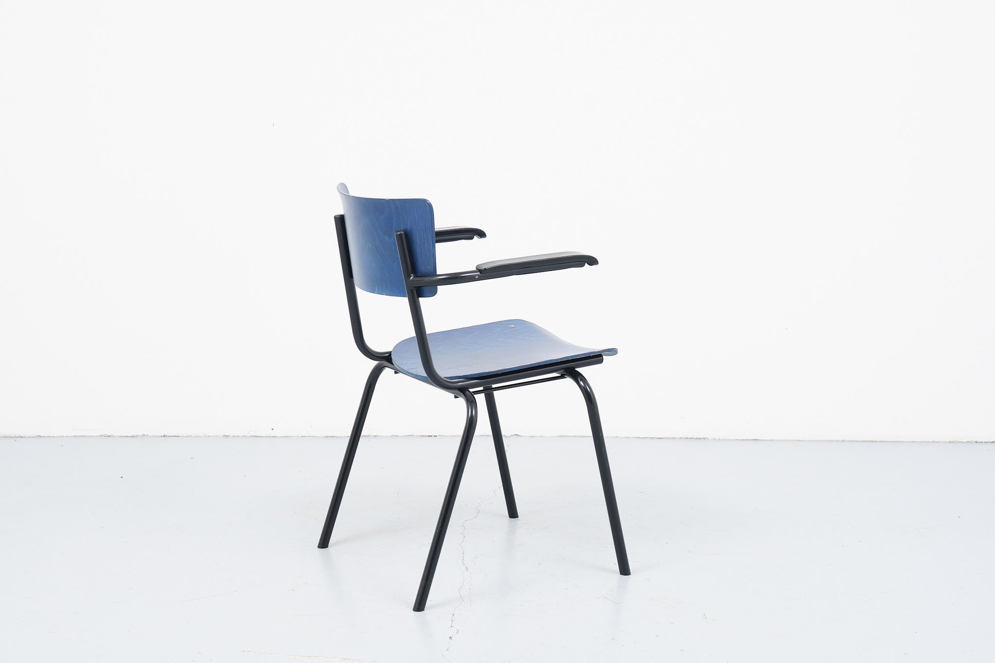 Chair with blue vintage armrests