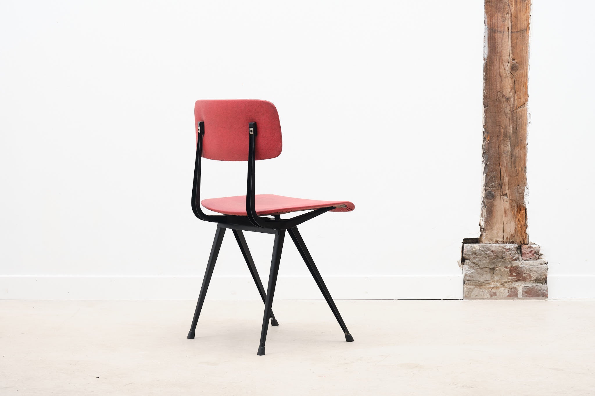 Chair "Result" Friso Kramer burgundy faux leather