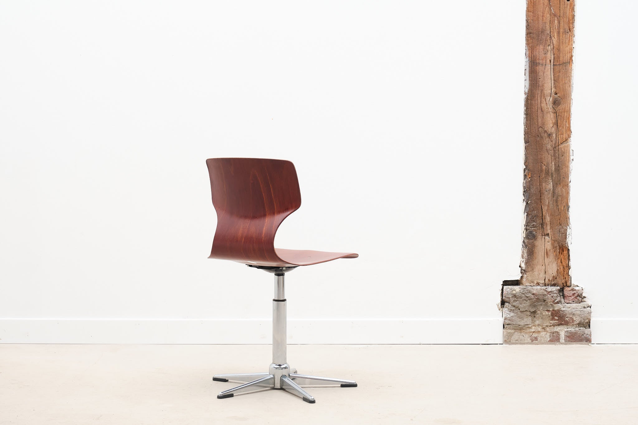 Mahogany / chrome adjustable workshop chair