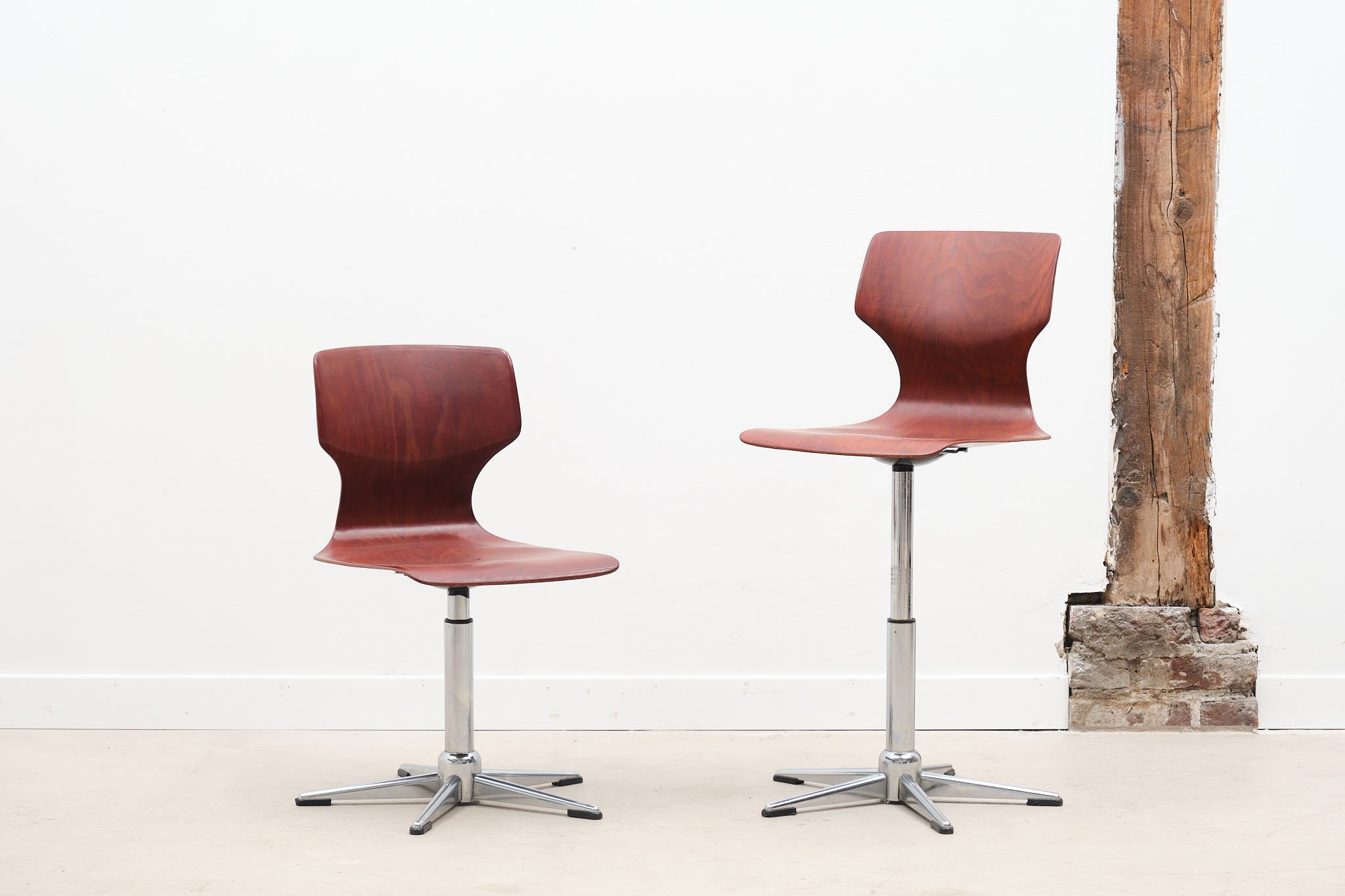 Mahogany / chrome adjustable workshop chair