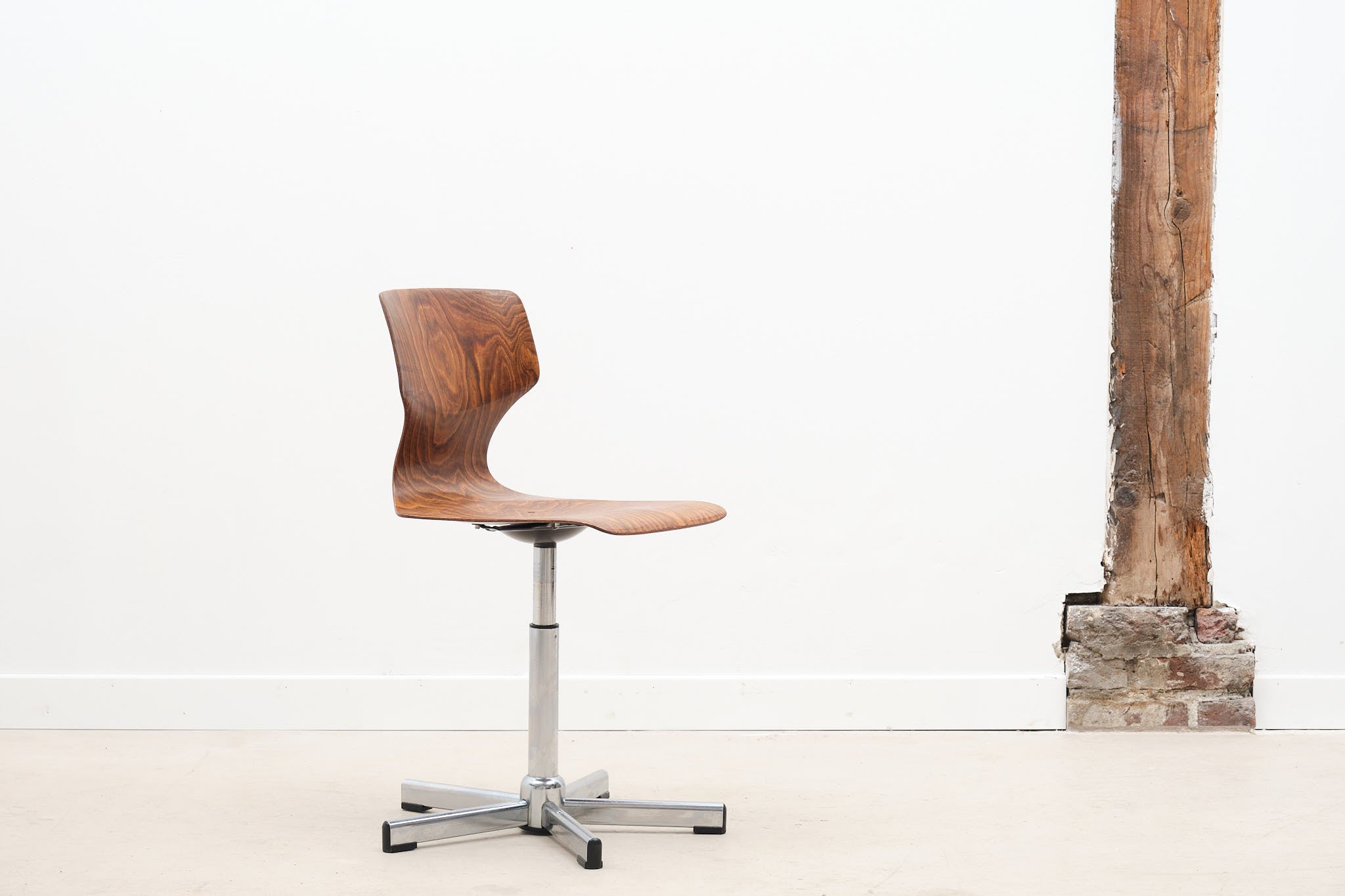 Adjustable workshop chair oak / chrome