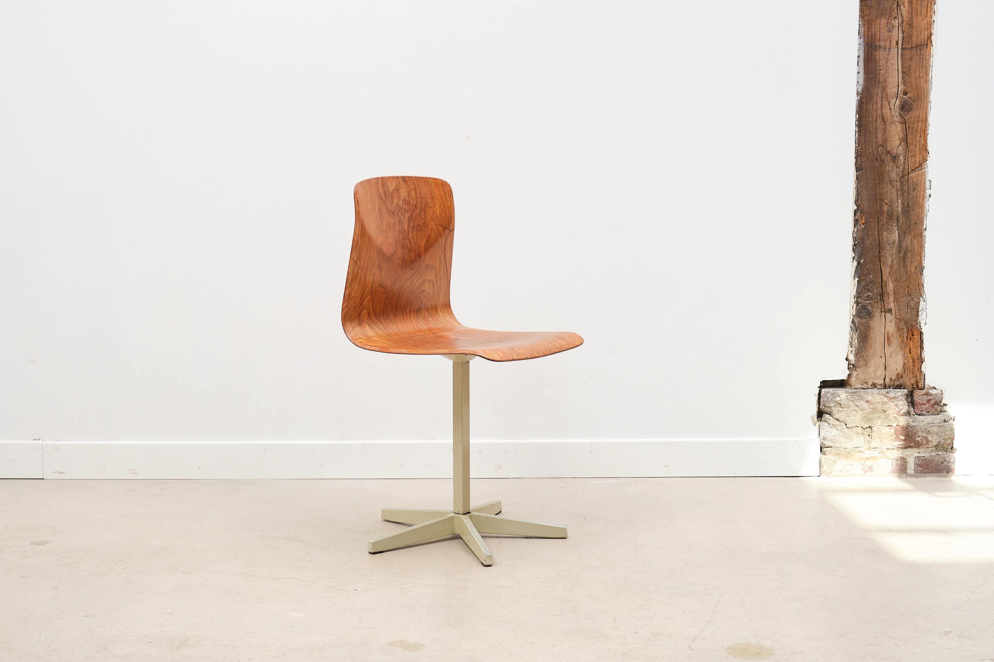 Galvanitas beige oak star foot chair
