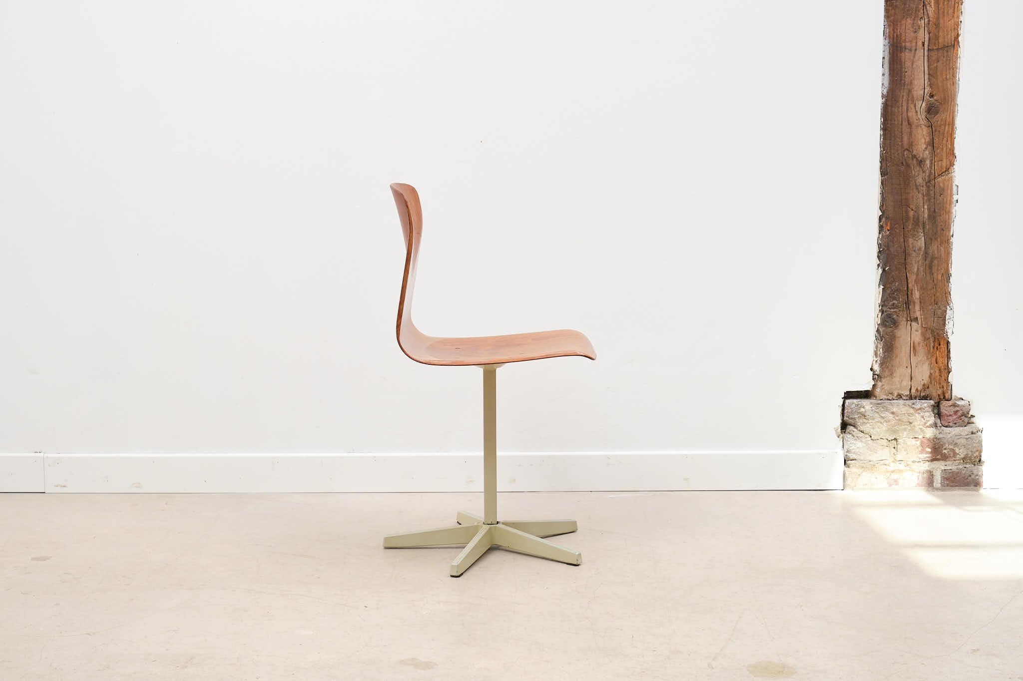Galvanitas beige oak star foot chair