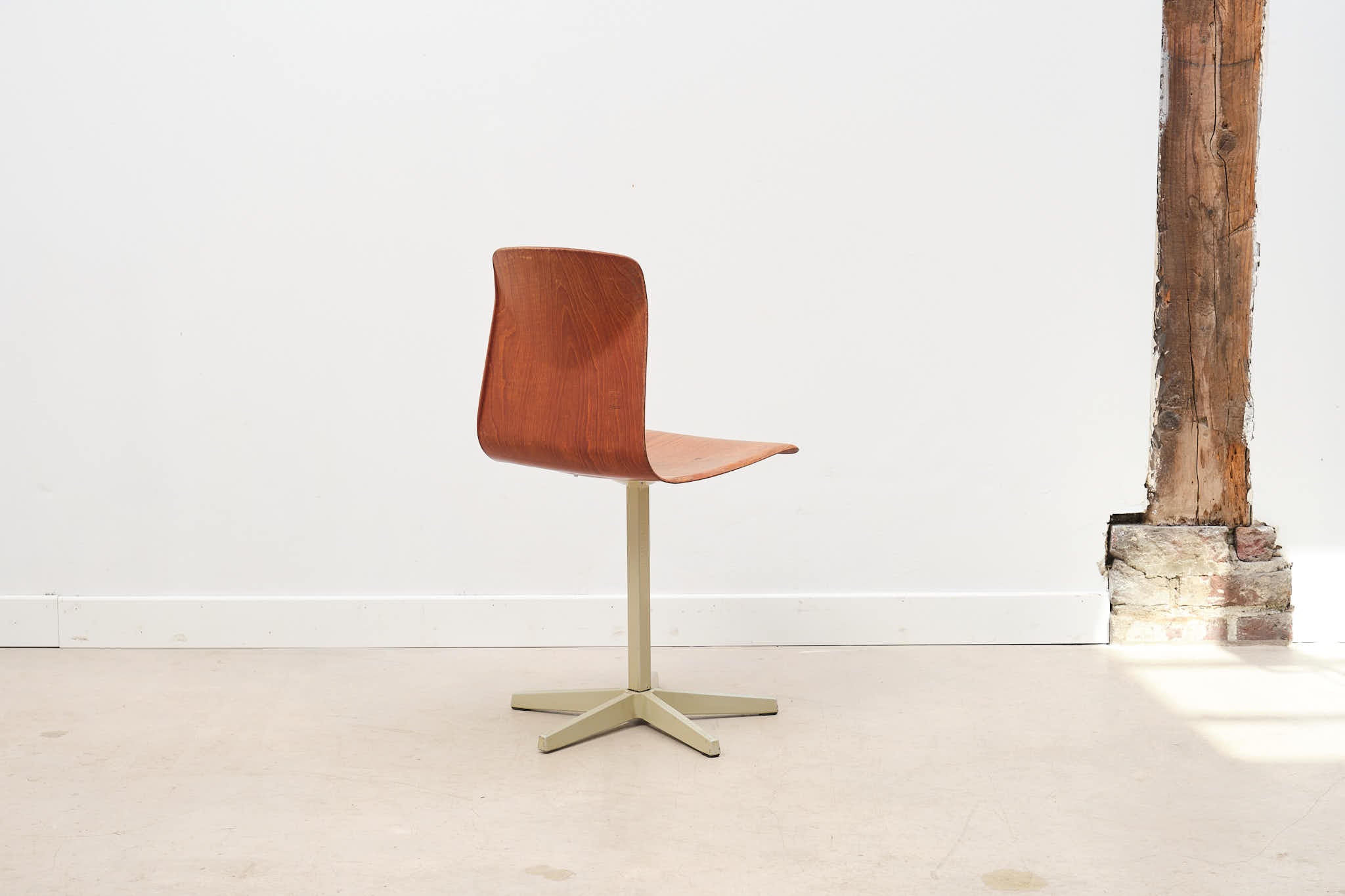 Galvanitas beige oak star foot chair