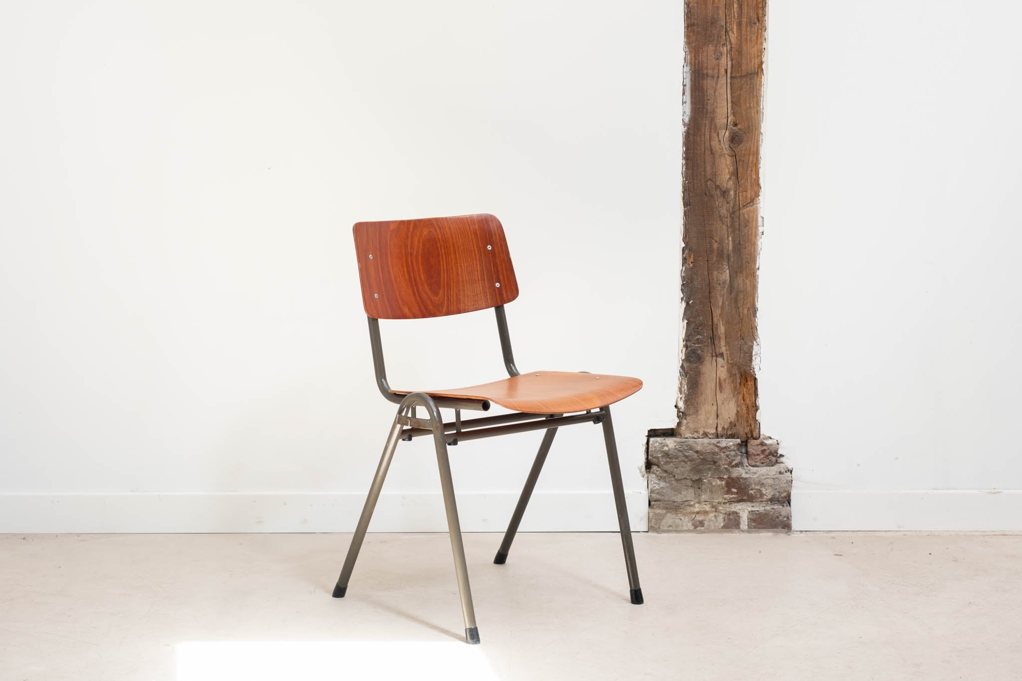 Eromes F4 gray oak chair with hooks