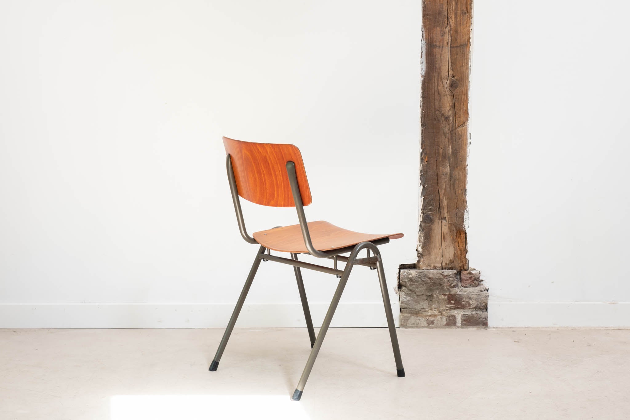 Eromes F4 gray oak chair with hooks