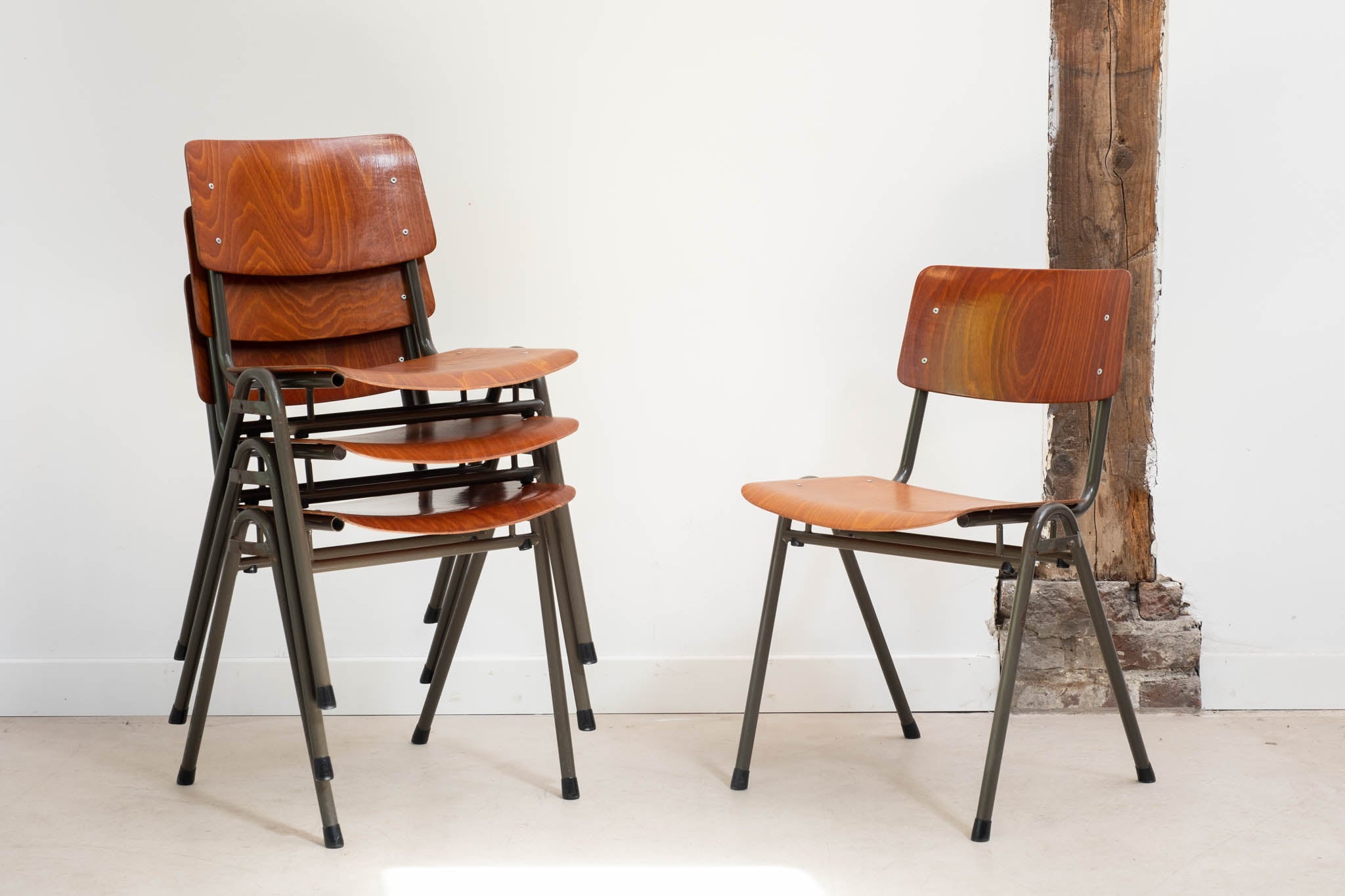 Eromes F4 gray oak chair with hooks