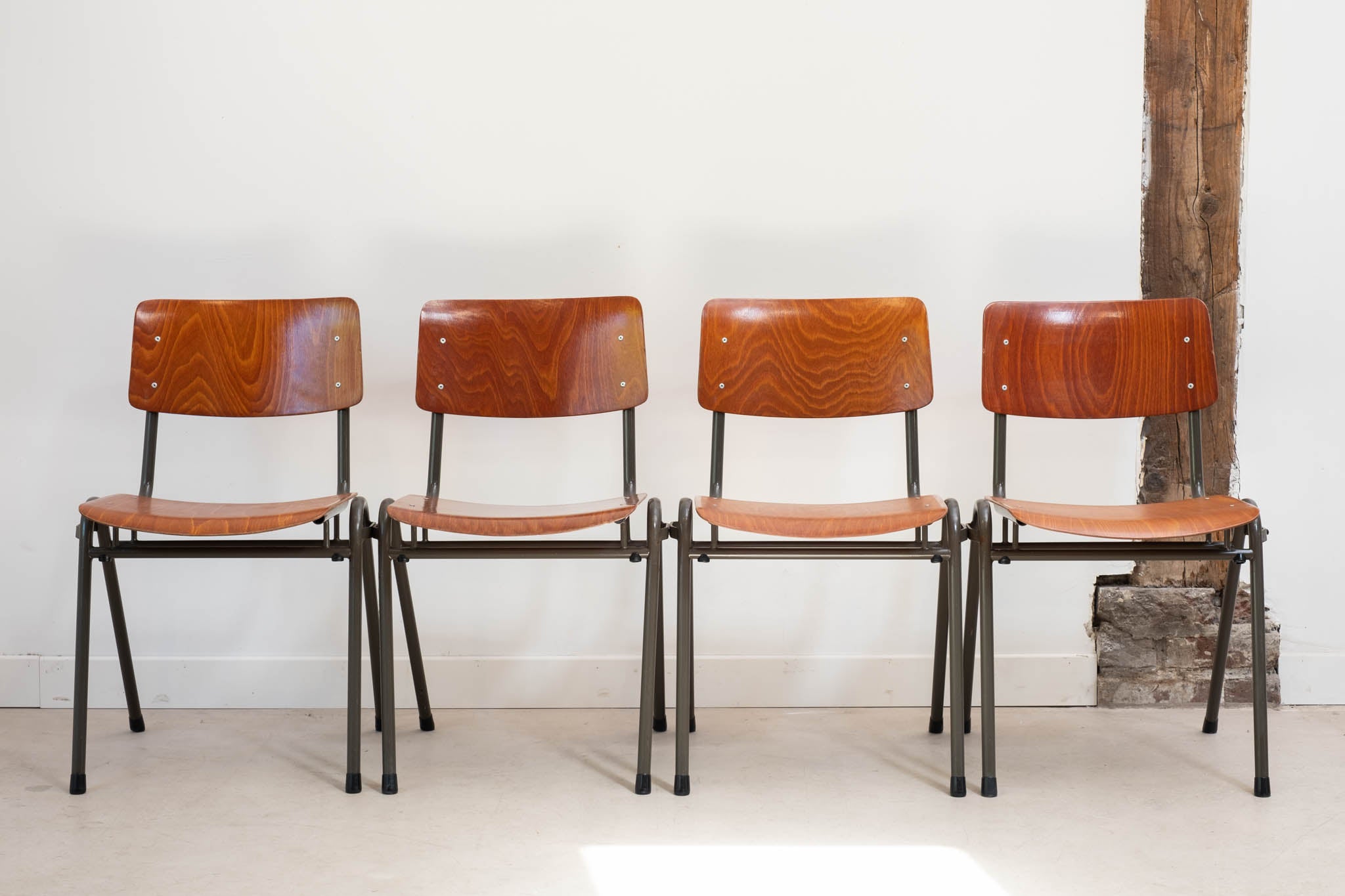 Eromes F4 gray oak chair with hooks