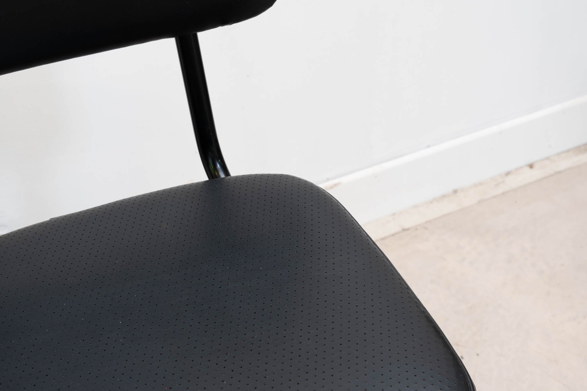 Ahrend chairs skai black