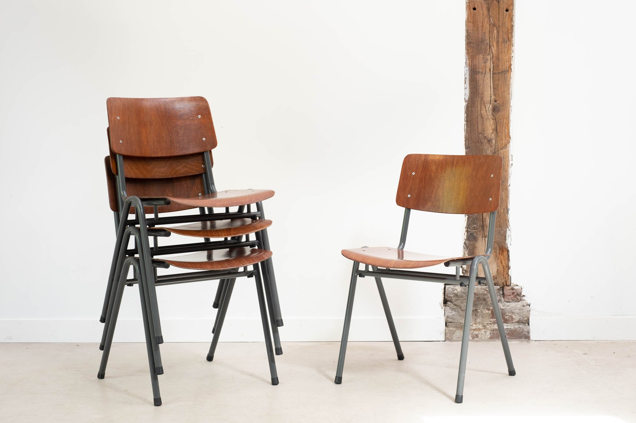 Eromes F4 oak chair