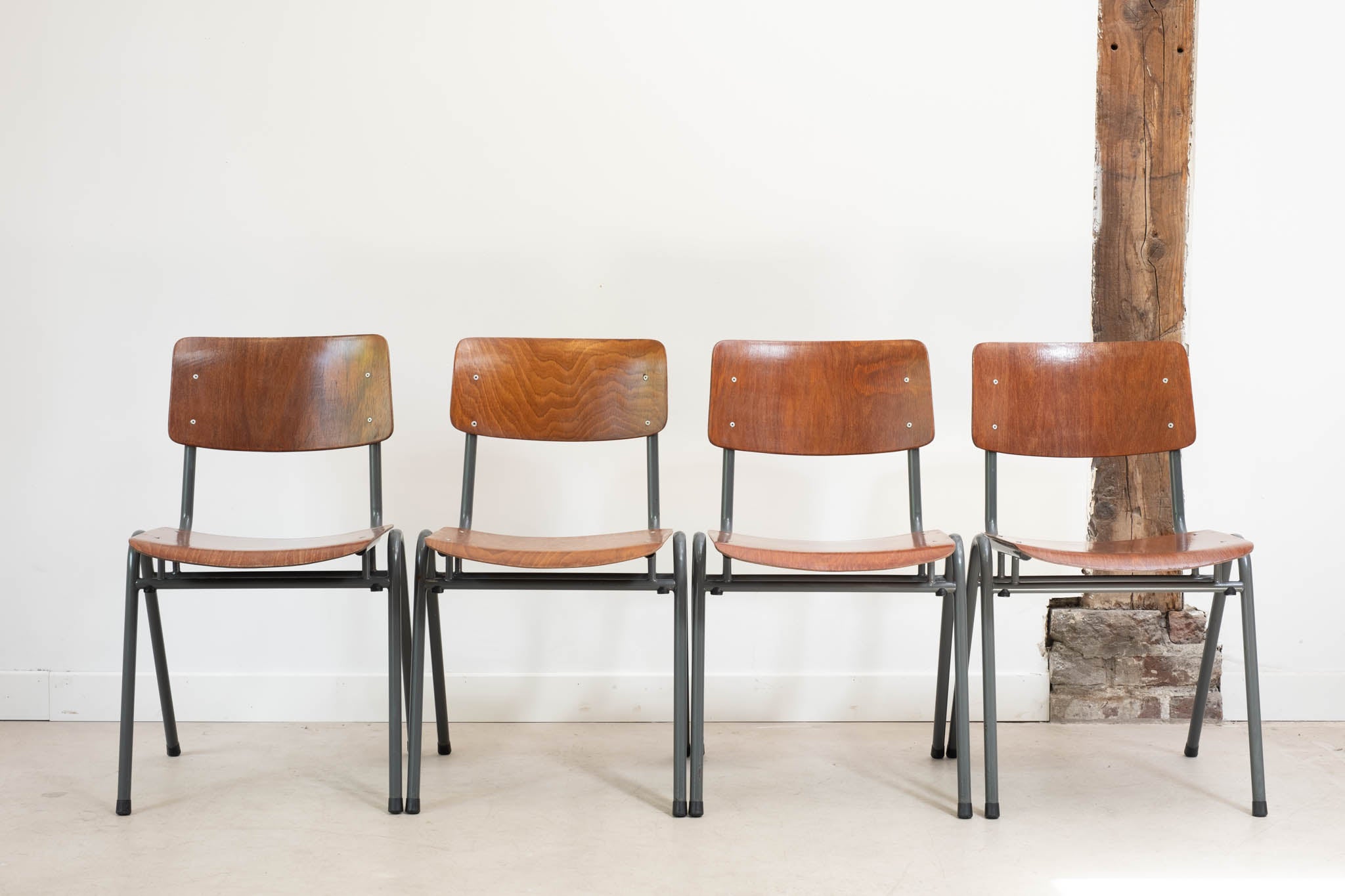 Eromes F4 oak chair