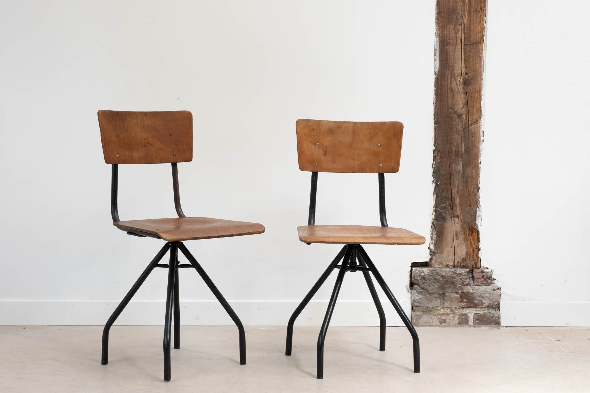 Spider swivel chair