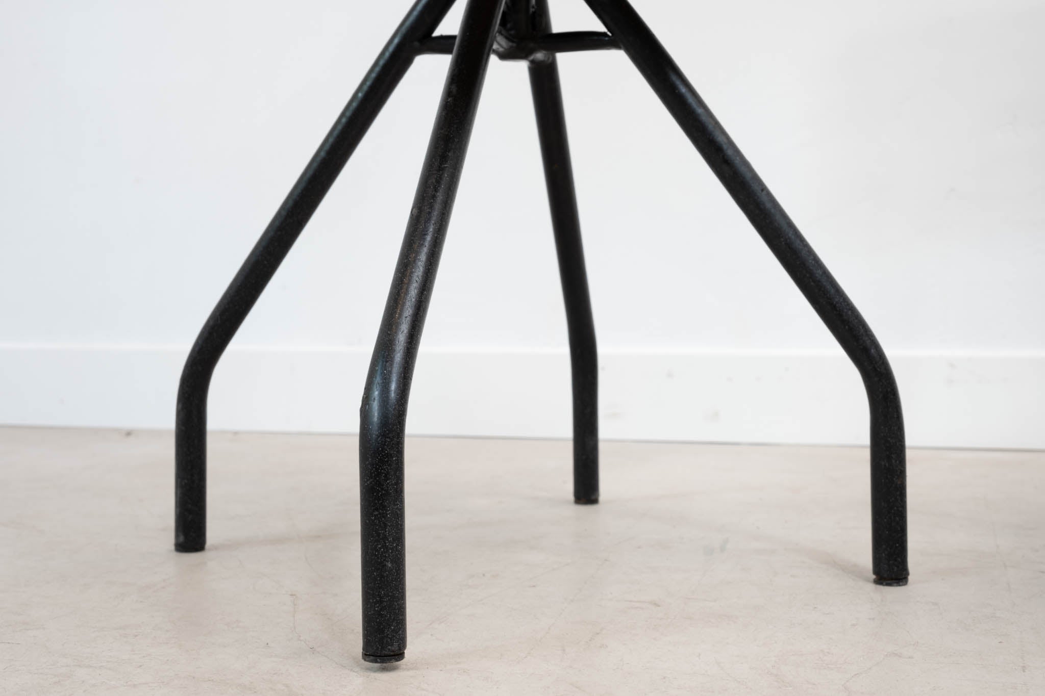 Spider swivel chair