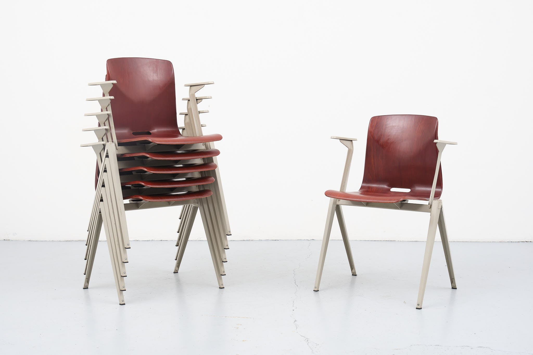 Galvanitas S22 chair mahogany / gray armrests