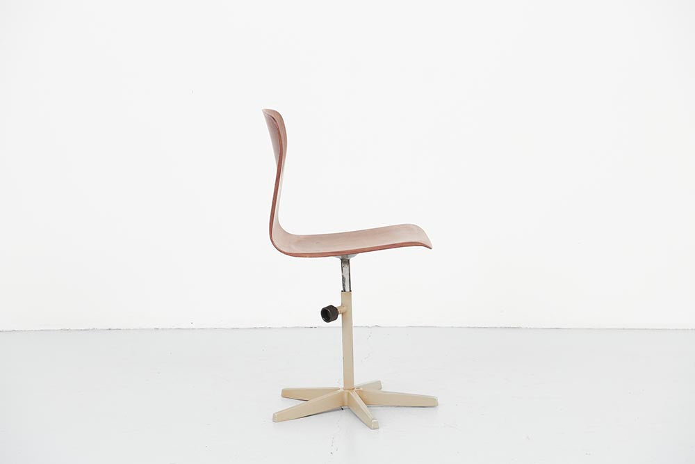 Adjustable workshop chair oak / beige