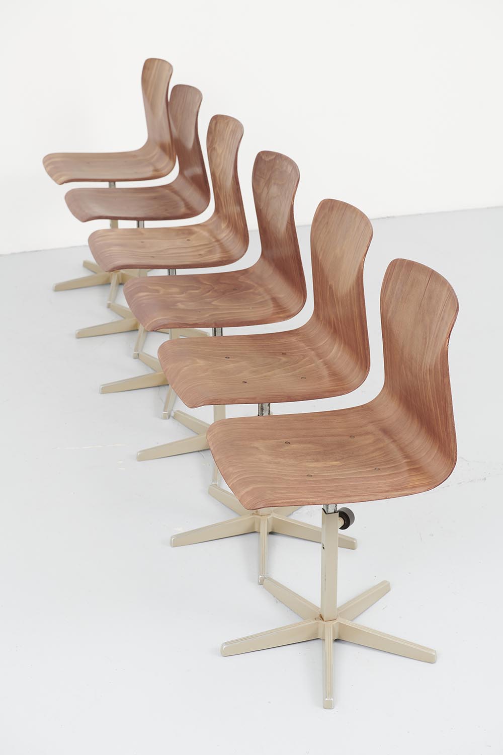 Adjustable workshop chair oak / beige