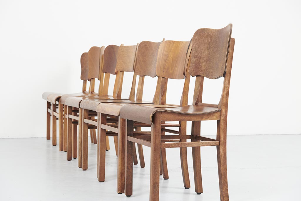 Wooden bistro chair with heart backrest