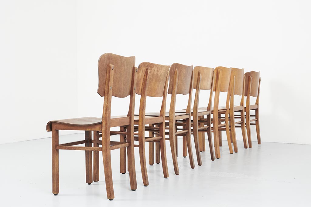 Wooden bistro chair with heart backrest