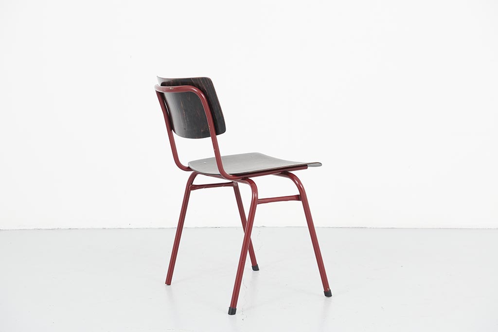 Ahrend Chair Ebony / Carmine