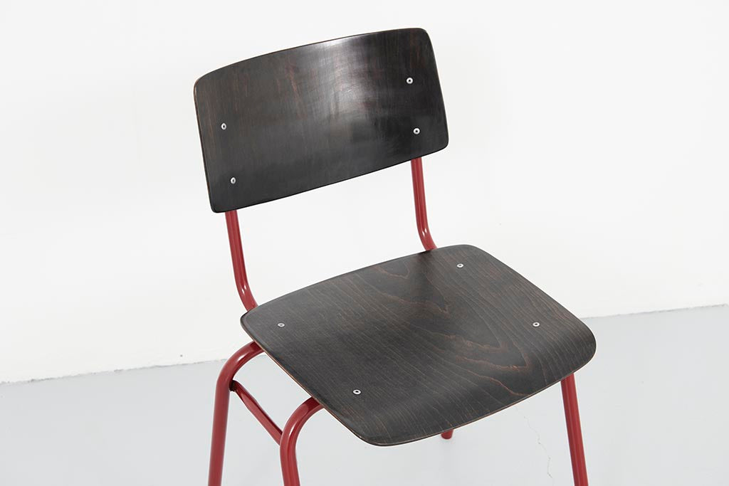 Ahrend Chair Ebony / Carmine