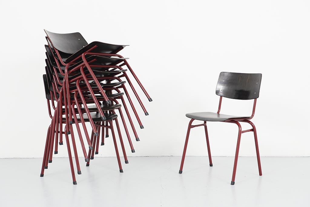 Ahrend Chair Ebony / Carmine