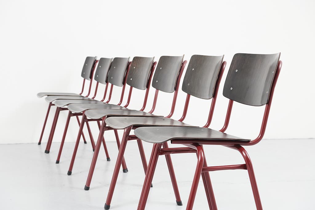 Ahrend Chair Ebony / Carmine