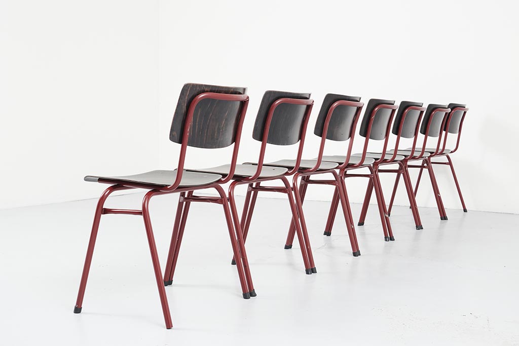 Ahrend Chair Ebony / Carmine