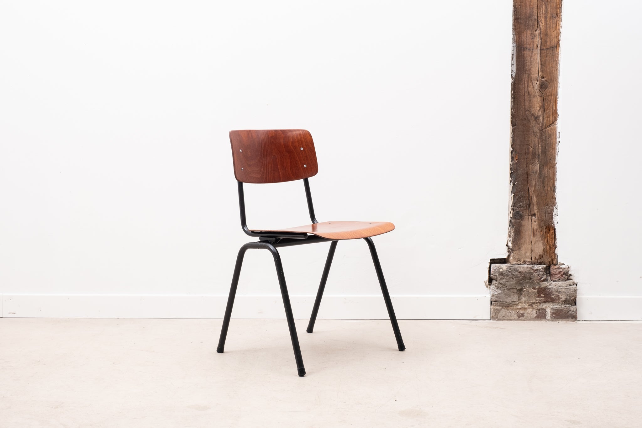 Stackable metal and wood chair oak / black