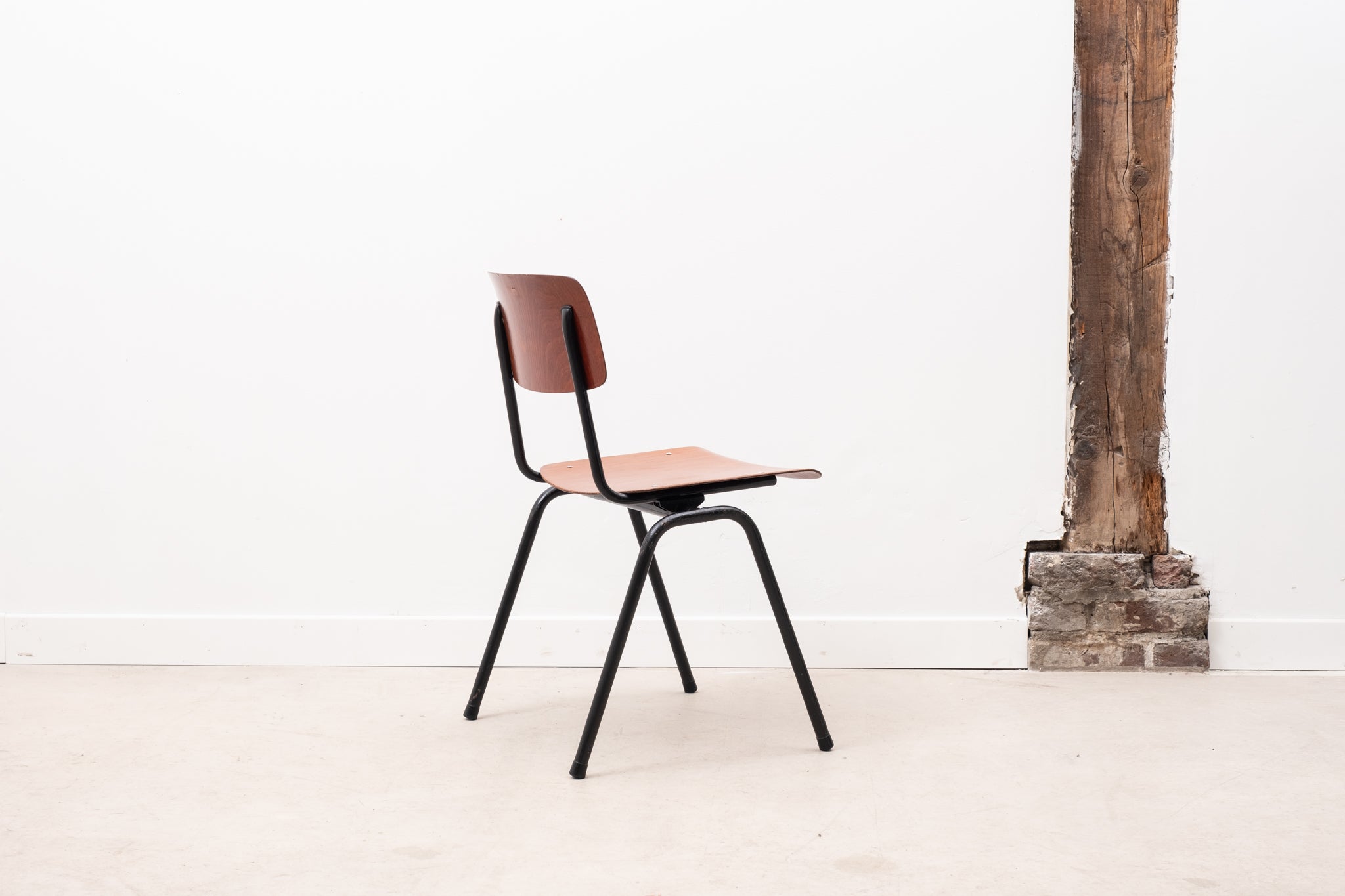 Stackable metal and wood chair oak / black