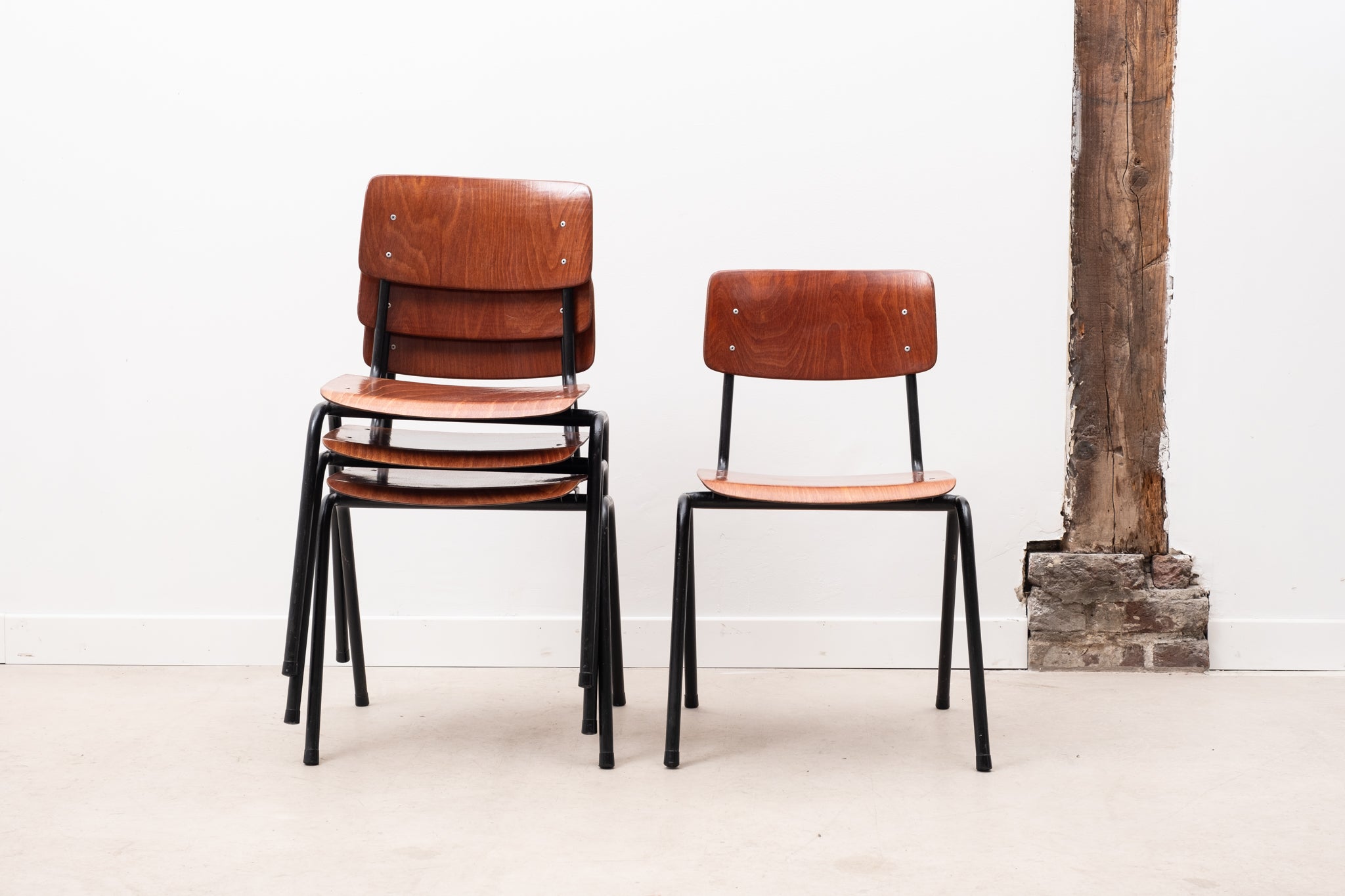 Stackable metal and wood chair oak / black