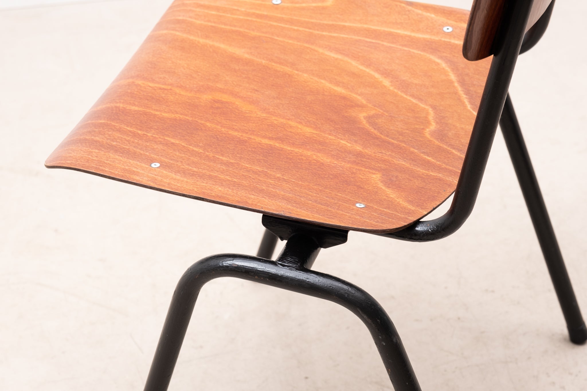 Stackable metal and wood chair oak / black
