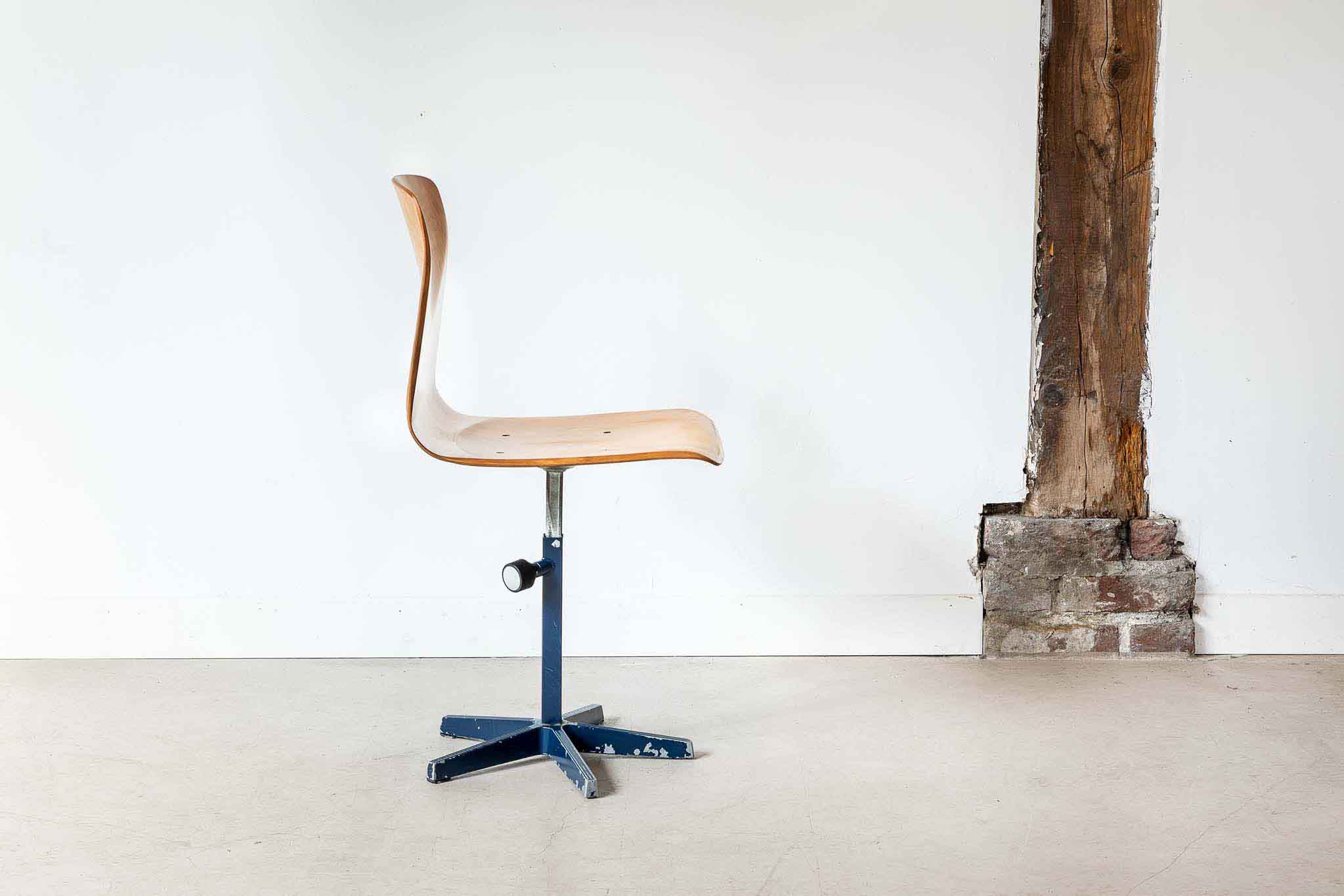 Adjustable Galvanitas star foot chair