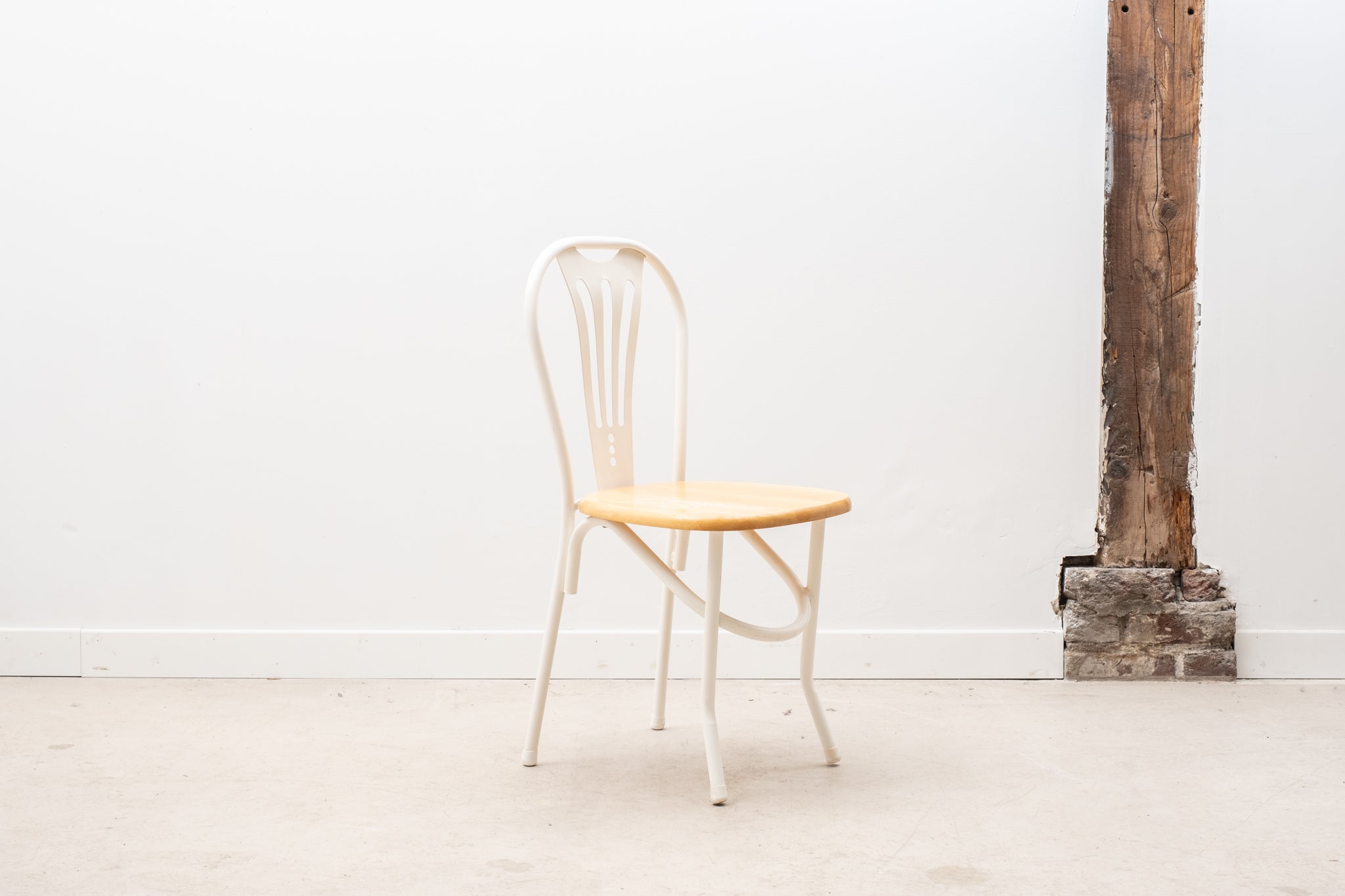 Chair in wood and white metal