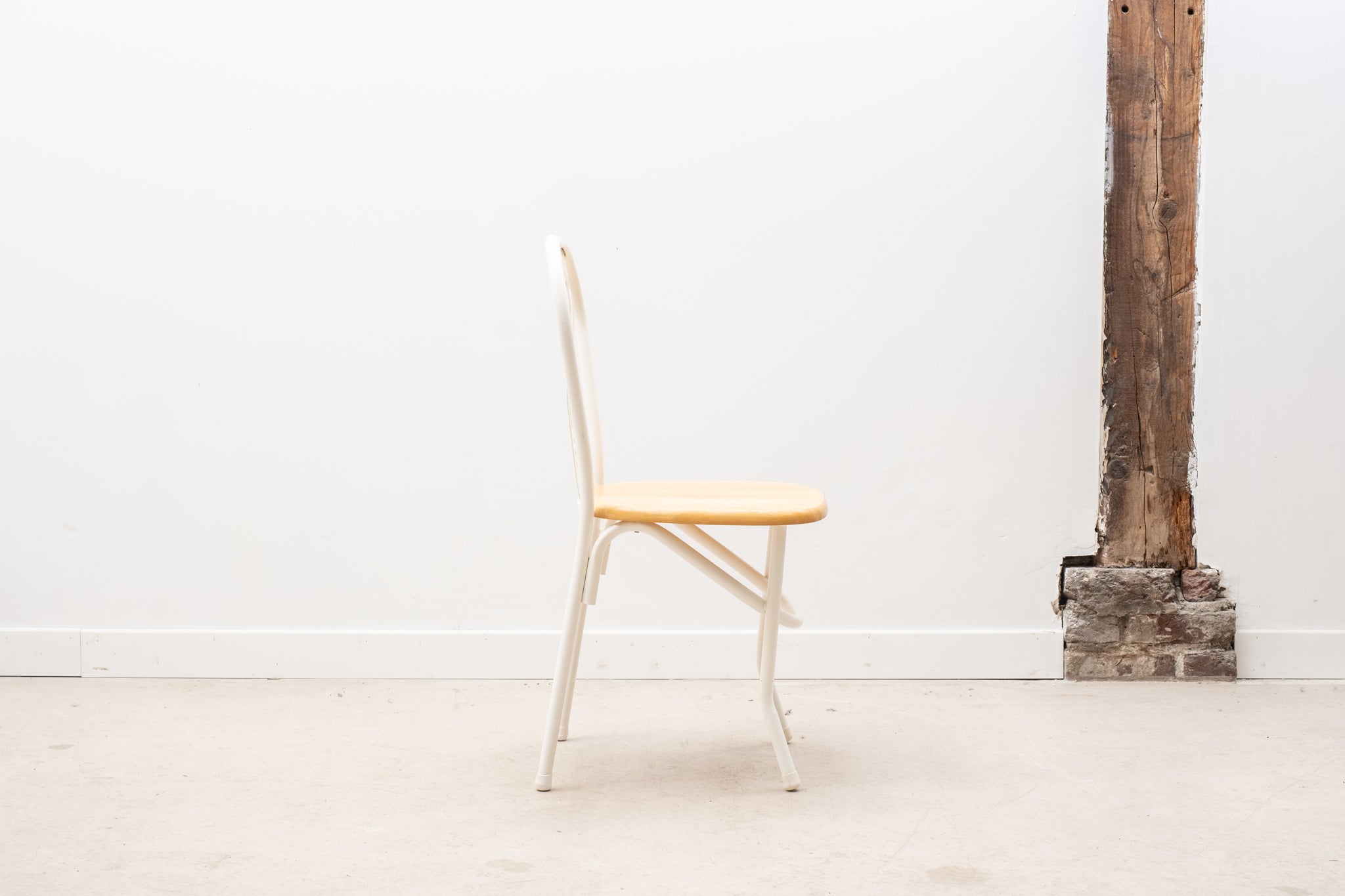 Chair in wood and white metal