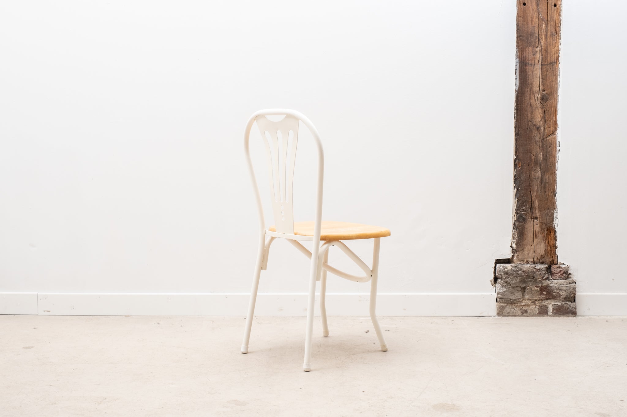 Chair in wood and white metal