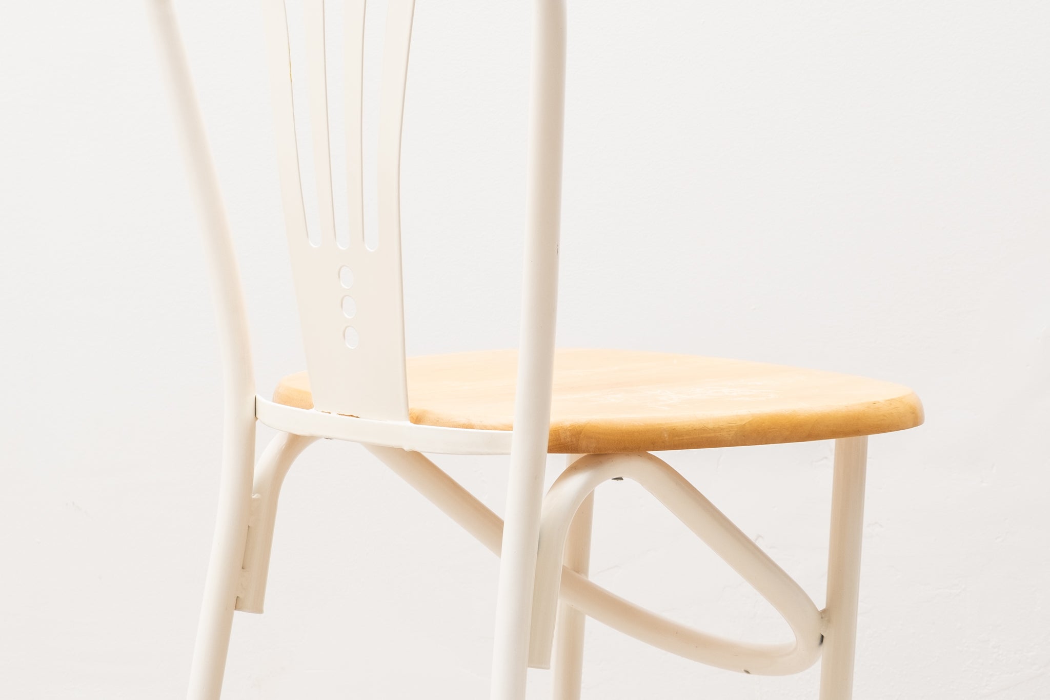 Chair in wood and white metal