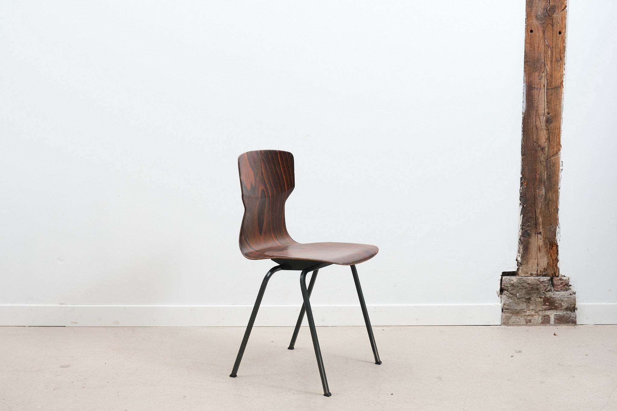 Eromes E5 green ebony chair