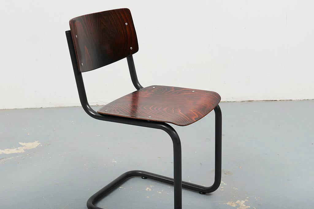 Pagholz S-shaped chair