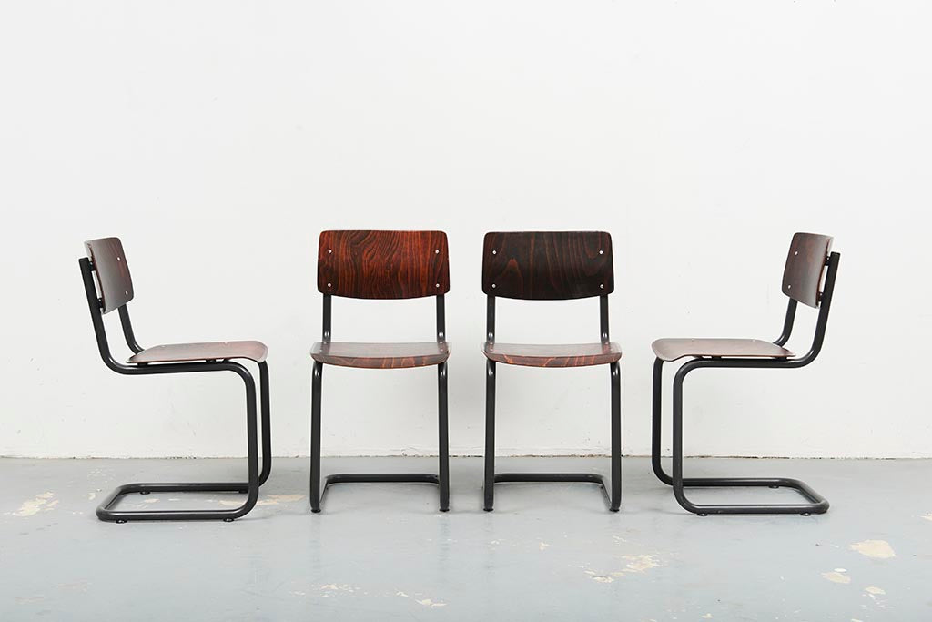 Pagholz S-shaped chair