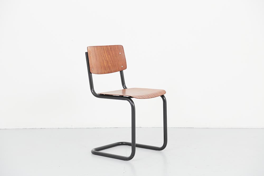 Pagholz S-shaped chair