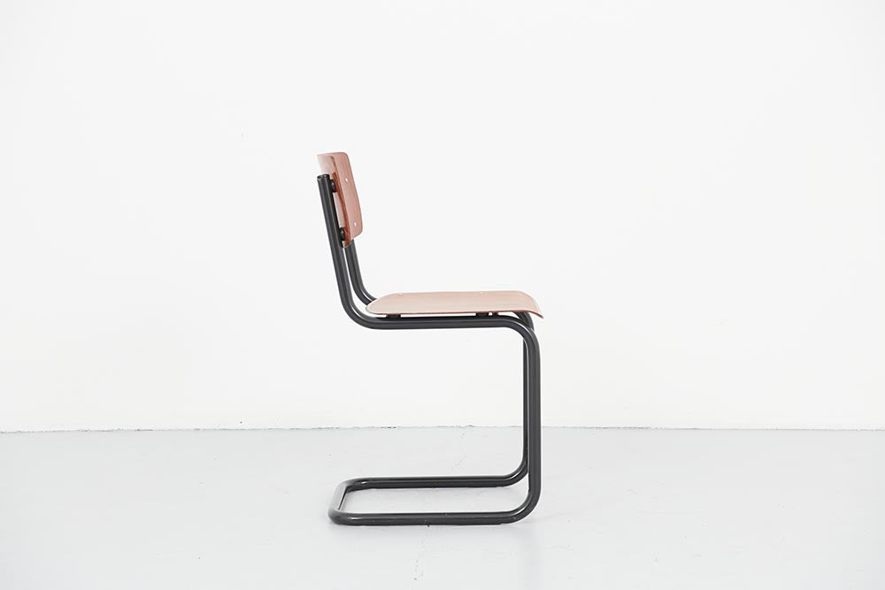 Pagholz S-shaped chair