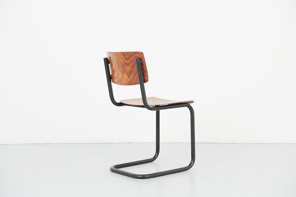 Pagholz S-shaped chair