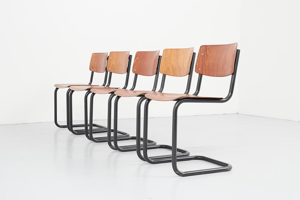 Pagholz S-shaped chair