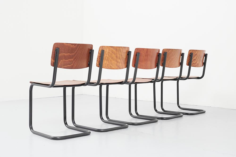 Pagholz S-shaped chair
