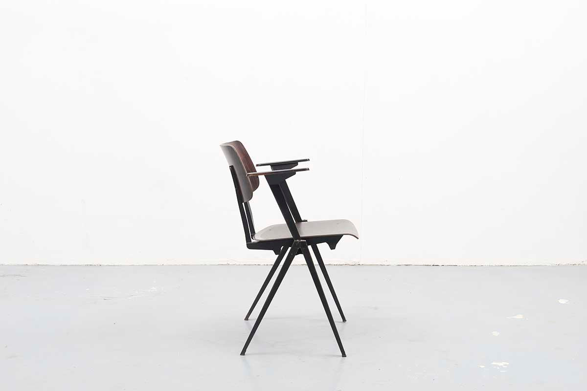 Chaise S16 Empilable avec bras Ebène / Noir - Cartel de Belleville mobilier vintage paris