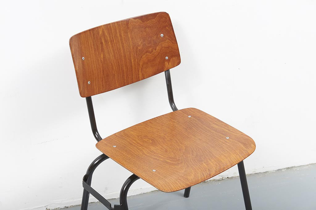 Chaise Ahrend Chêne / Marron - Cartel de Belleville mobilier vintage paris