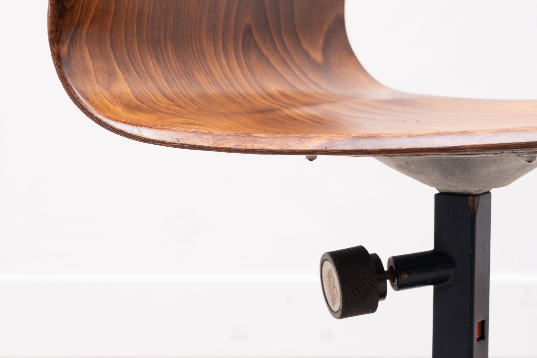 Adjustable Galvanitas star foot chair