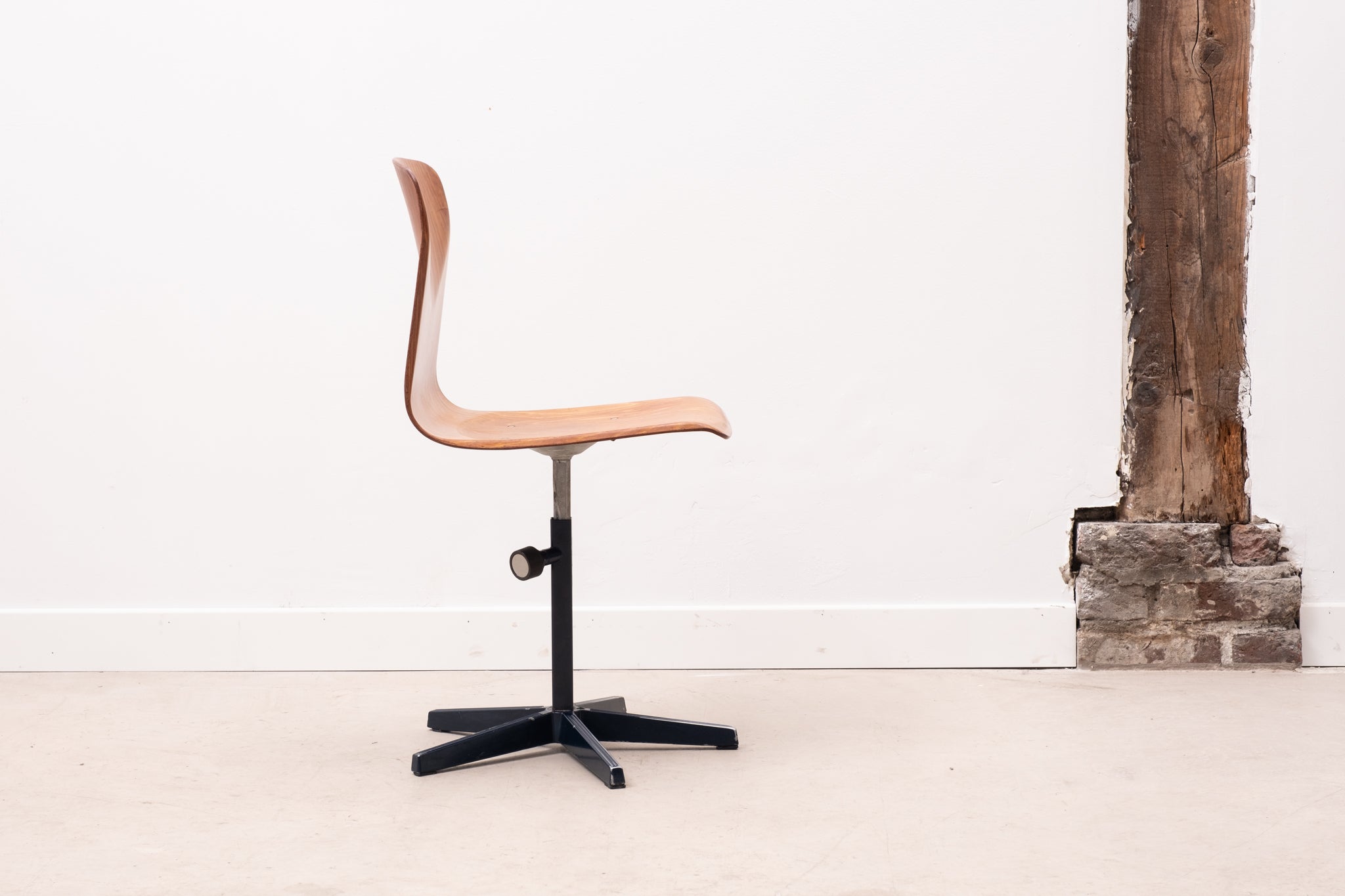 Adjustable Galvanitas star foot chair